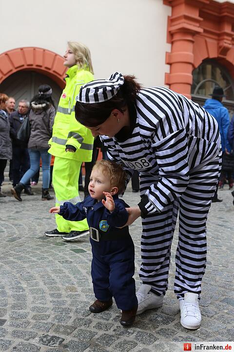 Gaudiwurm: Narren feiern in Coburg