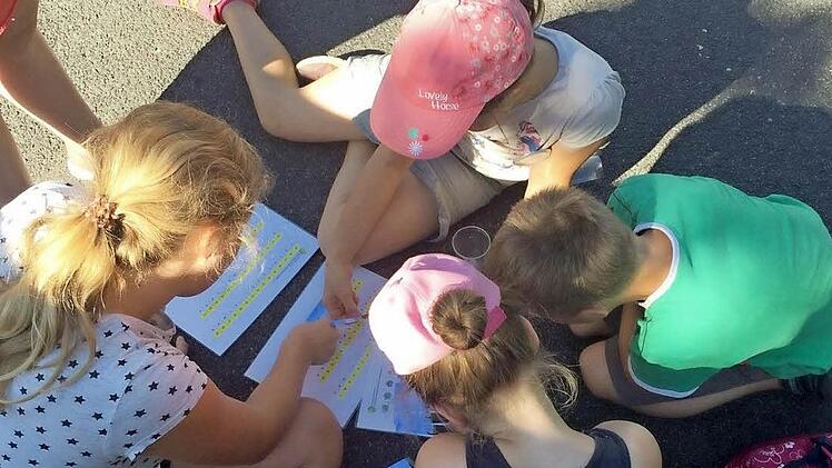 ... Spurensuche. Aus den einzelnen Fundstücken und Indizien mussten die Kinder die Lösung regelrecht erarbeiten. Foto: privat