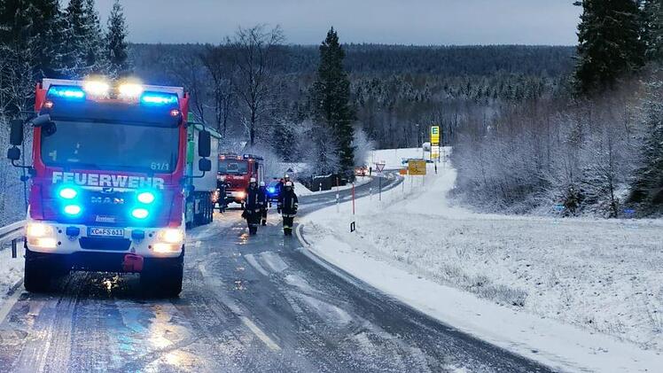 Auch die Feuerwehren waren schnell an der Einsatzstelle. Foto: Feuerwehr Steinbach am Wald