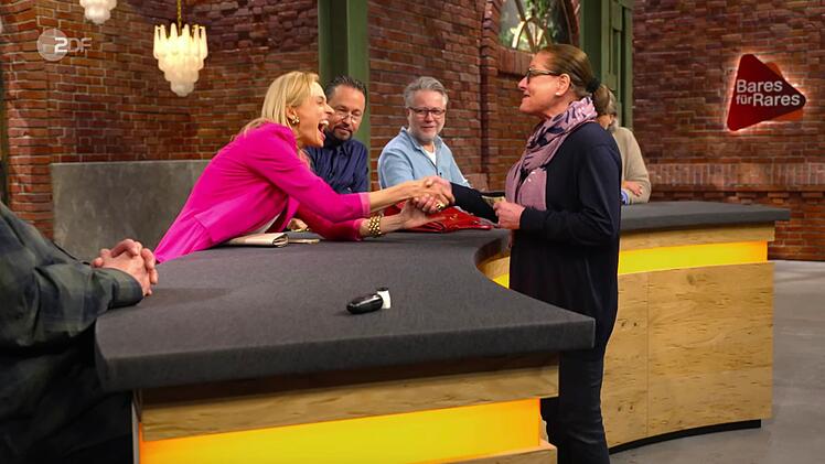 Nüdling hatte sich "die Tasche so sehr gewünscht", und so überbot sie Pauritsch am Ende mit 3.200 Euro.