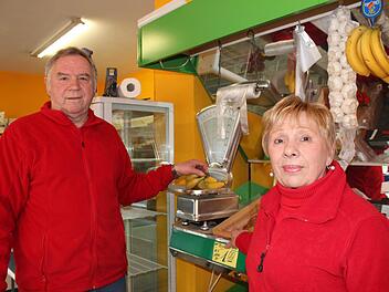 Alfred Stumpf und seine Frau Elvira führten das Geschäft bereits in der vierten Generation. Nun heißt es für sie Abschied nehmen. Foto: Birgit Will