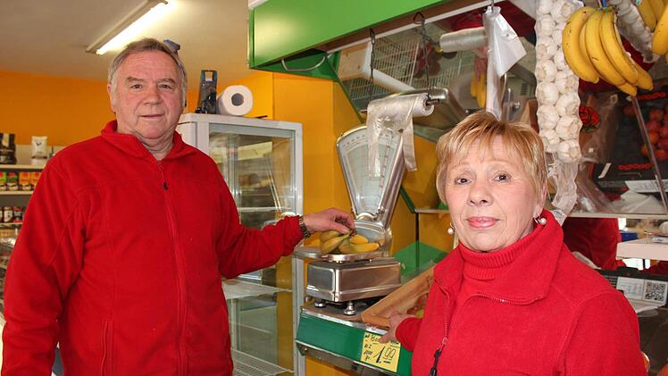 Alfred Stumpf und seine Frau Elvira führten das Geschäft bereits in der vierten Generation. Nun heißt es für sie Abschied nehmen. Foto: Birgit Will