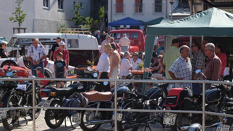 Trotz Hitze sehr gut besucht: Das Oldtimertreffen in Sulzthal.  Foto: Gerd Schaar