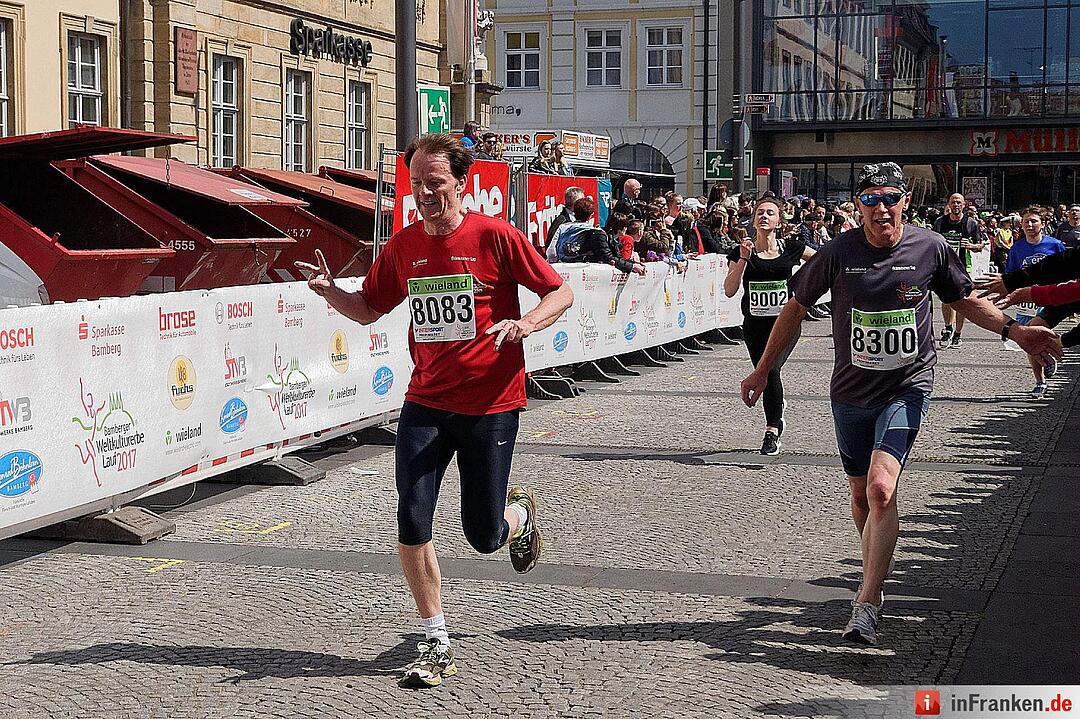 Weltkulturerbelauf 2017 in Bamberg: Der Zieleinlauf am Maxplatz