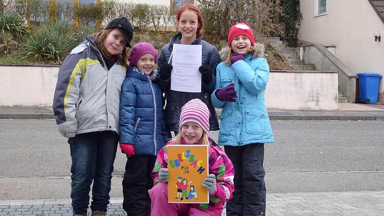 Diese Ebelsbacher Kinder haben die Dorfralley in dem Malbuch getestet: Sie sind begeistert. Foto: may