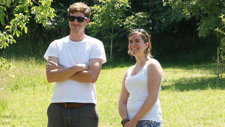 Als "gelungenes Hutzelprojekt" bezeichnete Franz Hümmer seinen Sohn Simon und dessen Braut Ruth Hutzel, die in einer Woche heiraten werden. Foto: Sabine Weinbeer