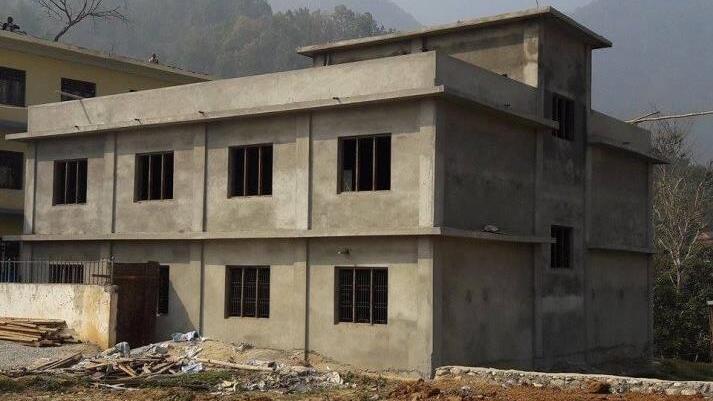 Auch an der Grundschule Malekhu wird gebaut. Ein Erweiterungsbau ist dringend nötig, denn die Schule wächst. Foto: Nepalhilfe Kulmbach