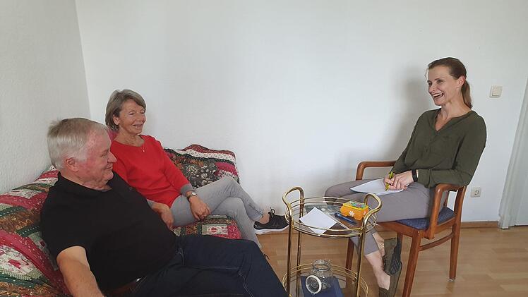 Birgit Pohl (rechts) bei der Beratung von SeniorenCarmen Schwind