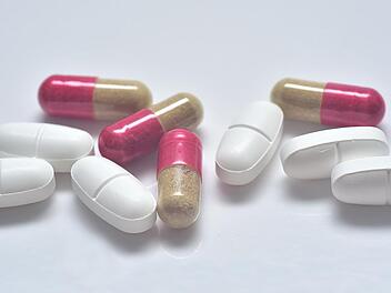 Ibufrofen, Paracetamol und Co lindern Schmerzen im Körper.
