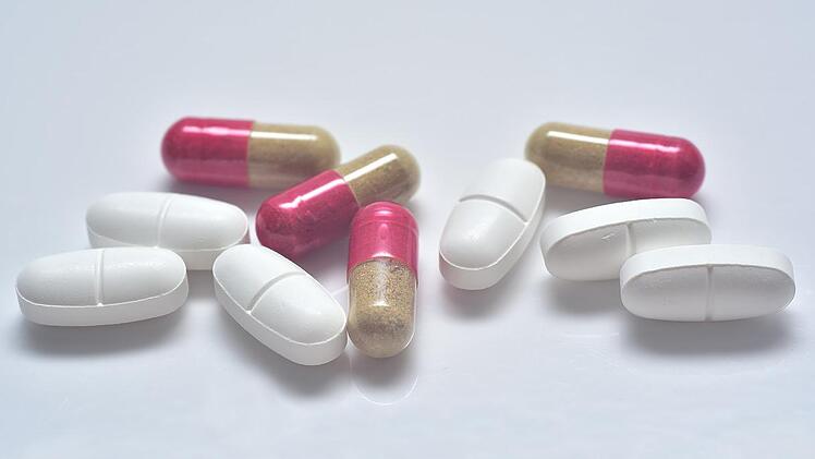 Ibufrofen, Paracetamol und Co lindern Schmerzen im Körper.