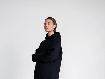 Kapuzenpullover sind ein klassisches genderneutrales Kleidungsstück.