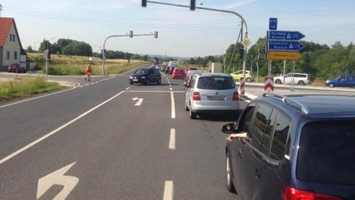 Wer von der A73 abfährt, steht auch auf der B4 im Stau. Foto: Falk zimmermann