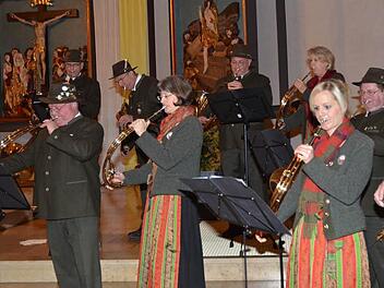 Das Jagdhornbläsercorps der Jäger-Kreisgruppe Kronach spielt am Tag der Jäger, Mittwoch, 19. August, unter Leitung von Heiner Reuß im Pavillon auf der Hofwiese.  Foto: Karl-Heinz Hofmann