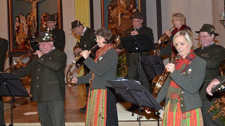 Das Jagdhornbläsercorps der Jäger-Kreisgruppe Kronach spielt am Tag der Jäger, Mittwoch, 19. August, unter Leitung von Heiner Reuß im Pavillon auf der Hofwiese.  Foto: Karl-Heinz Hofmann