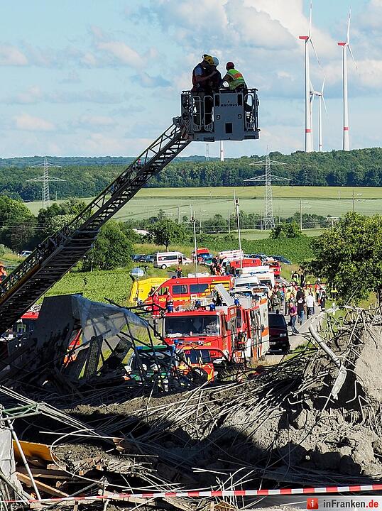 Autobahnbrücke teilweise eingestürzt