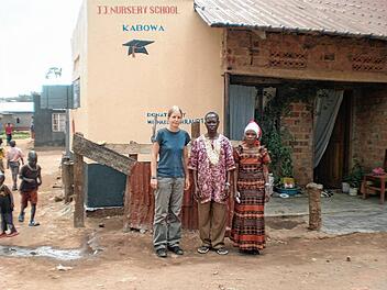 J.J. Nursery School (in Kampala)_nach Neubau_mit Justine u. ihre