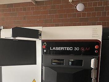 Dieser moderne 3D-Drucker steht im Beruflichen Schulzentrum.