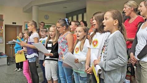 "Uns're Schule ist die Beste" sangen die Bad Brückenauer Grundschüler begeistert, als am Samstag der Teilneubau ihrer Schule offiziell eingeweiht wurde.