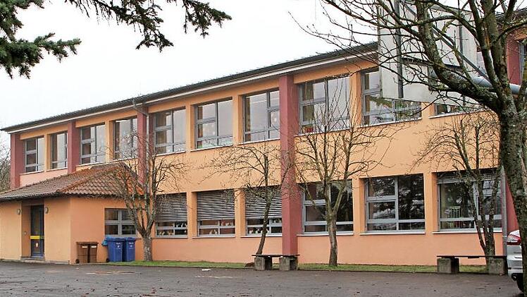 Das Schulhaus in Kirchlauter beheimatet die Verwaltung sowie die dritte und vierte Klasse der Grundschule Kirchlauter.  Foto: Günther Geiling