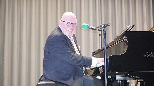 Der "Ozeanpianist" Waldemar Grab spielte im Kursaal von Bad Bocklet.  Foto: Marion Eckert