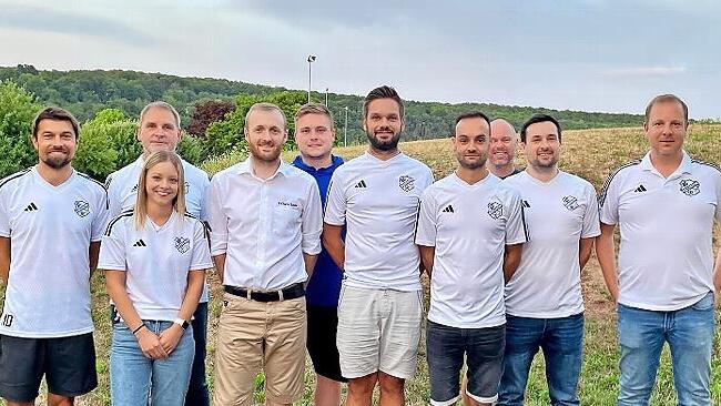 Das neue Vorstandsteam (von links): Marco Danz (1. Vorsitzender), Ulli Kaiser (Beisitzer), Linnea Gessner (Beisitzer), Sascha Graser (Beisitzer) Lorenz Moritz (Beisitzer neu), Nico Kaiser (Beisitzer), Levin Gessner (Beisitzer), Michael Schöner (Be...