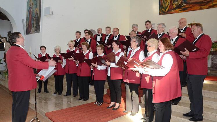 Stark war der Gemeinschaftschor des Gesangvereins 1892 Rothenkirchen (Leitung Arno Hoffmann) vertreten.  Foto: K.-H. Hofmann