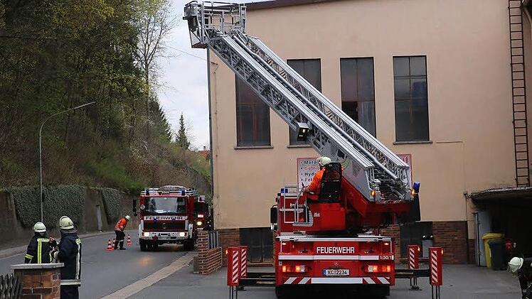 Gro&szlig;&uuml;bung der Kronacher Wehr im Mineral&ouml;lwerk Voitl&auml;nder Foto: Stefan Wicklein