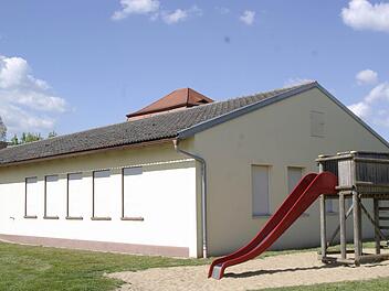 Das Schützenhausdach ist undicht und soll eine neue Eindeckung erhalten.  Foto: Winfried Ehling