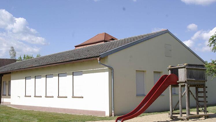 Das Schützenhausdach ist undicht und soll eine neue Eindeckung erhalten.  Foto: Winfried Ehling