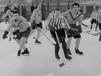 Die Mehrzahl der Spieler des 1. Coburger Eishockey Verein kam Anfang der 60er Jahre aus Wüstenahorn. Spielertrainer Rößner gründete damals den Verein. Fotos: privat