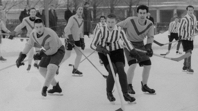 Die Mehrzahl der Spieler des 1. Coburger Eishockey Verein kam Anfang der 60er Jahre aus Wüstenahorn. Spielertrainer Rößner gründete damals den Verein. Fotos: privat