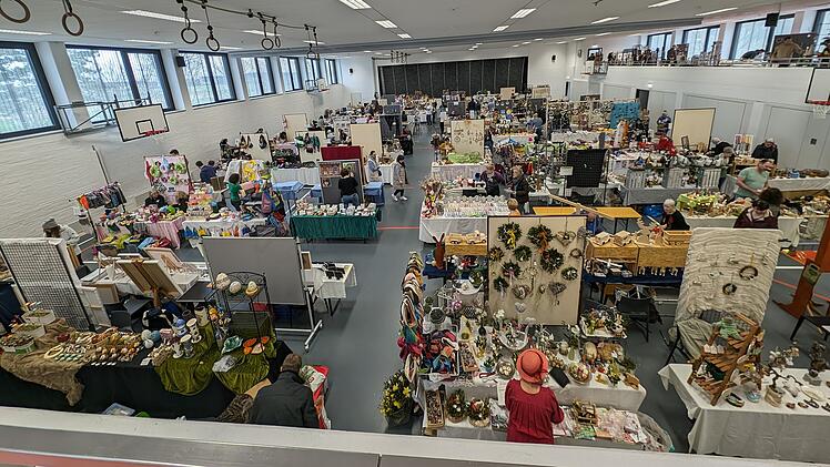 Oberasbach: Hobbykünstlermarkt läutet Osterzeit ein - das war geboten