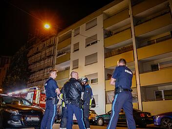 Lebensretter Polizei: Streifenbeamte retten Frau aus Brandwohnung
