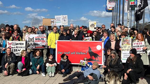 Mahnwache zur Befreiung des Hamburger Wolfs