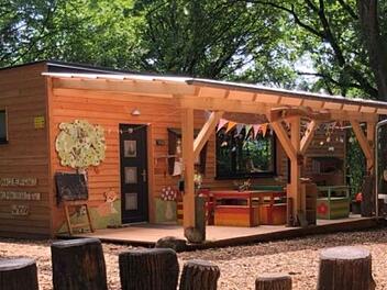 In Ramsthal will die Gemeinde einen neuen Kindergarten bauen, jedoch drängt die Zeit und es fehlt noch das passende Grundstück. Für die Übergangszeit  könnte ein Waldkindergarten eine Lösung sein. Susanne Neuner stellte den Waldkindergarten  Lohr in Ramsthal vor. Foto: Susanne Neuner
