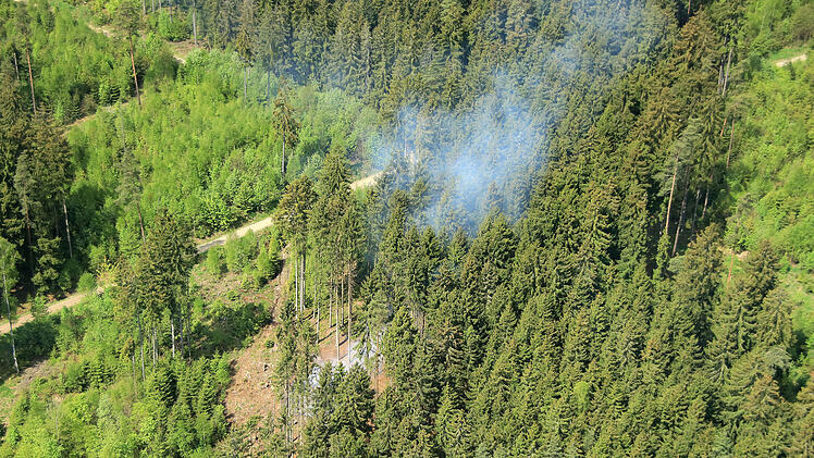 Hohe Waldbrandgefahr in Oberfranken: Regierung ordnet Luftbeobachtung an