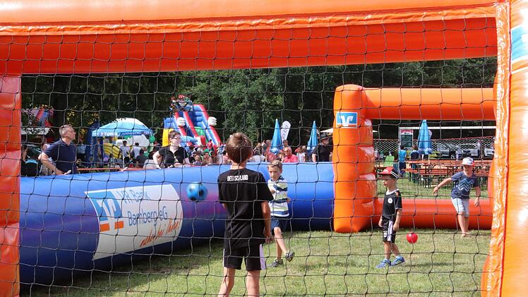 Fußballspielen auf der Jahnwiese Foto: Sebastian Schanz