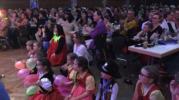 Rappelvoll war der Kolping-Saal bei der Prunksitzung der Närrischen Siedler Lichteneiche am Samstag.