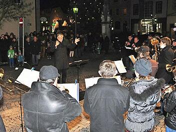 Der Posaunenchor Haßfurt spielte unter der Leitung von Hans Schott am ersten Weihnachtsfeiertag in Haßfurt. Foto: Ulrike Langer