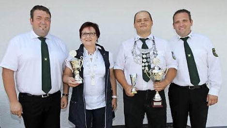 Schützenmeister Daniel Trautner, Sonja Schrüfer, Jörg Keiner und Vorsitzender MartinTrautner (v. l.)  Foto: Mathias Erlwein