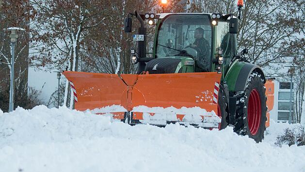 Ein R&auml;umfahrzeug im Einsatz. Symbolfoto: Armin Weigel/dpa