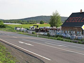 Auf der benachbarten, nördlich der Ziegelei gelegenen Fläche herrscht bereits eine rechtsgültige Abbaugenehmigung, was die dortige Ausweisung eines Gewerbegebietes gefährden könnte. Foto: Adelheid Waschka