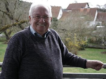 Adam Reusch (86) vom SV Zeitlofs-Rupboden wurde kürzlich für 60 Jahre Mitgliedschaft von der Schiedsrichtergruppe Bad Kissingen ausgezeichnet. Foto: Steffen Standke