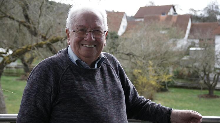 Adam Reusch (86) vom SV Zeitlofs-Rupboden wurde kürzlich für 60 Jahre Mitgliedschaft von der Schiedsrichtergruppe Bad Kissingen ausgezeichnet. Foto: Steffen Standke