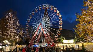 Glühwein, Bratwurst - Und Riesenrad: Winterdorf in Nürnberg eröffnet