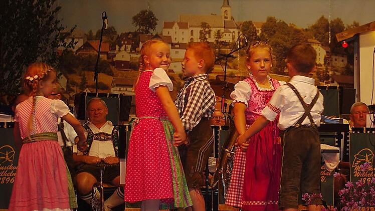 Die "Trachtenzwerge" waren die Stars des Abends.