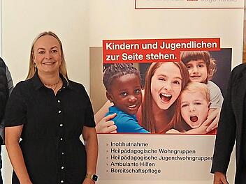 MdL Holger Dremel (links) im Austausch mit Kim Katholing und Wolfgang Gremer von der Kinder- und Jugendhilfe Pettstadt. Andrea Sp&ouml;rlein