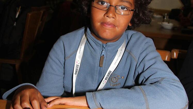 Auch Stärkung muss sein: Nils Carstensen ist aus Nürnberg angereist. Der Achtjährige spielt seit zwei Jahren Fagott und ist schon ein bisschen aufgeregt, wie das Konzert wohl werden wird.