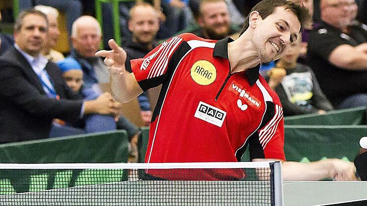 Auch am Dienstagabend in Neustadt eine Klasse für sich: Der 34-jährige Timo Boll gewann das Kurzturnier souverän. Der ständig gute Laune ausstrahlende Weltklassespieler gilt als einer der klügsten Taktiker in dieser Sportart und als besonders fairer Sportsmann. In China, dem Land der Weltmeister, ist er einer der populärsten Deutschen. Fotos: Albert Höchstädter