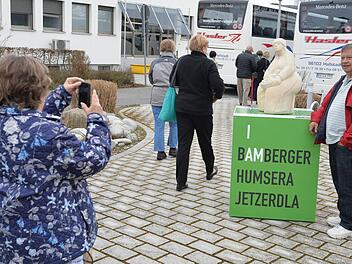 Die Steinfigur an der Anlegestelle für Hotelschiffe ist ein beliebtes Fotomotiv der Passagiere. Foto Ronald Rinklef